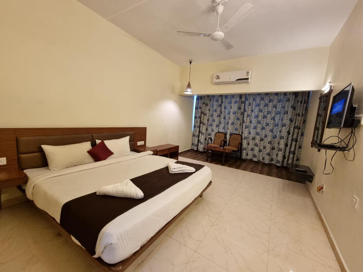 Hotel Lions Den Lonavla Exterior foto